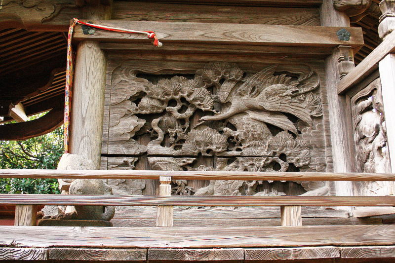 本殿前右の彫刻